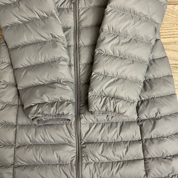 NWT Quince Silver/Gray Hooded Lightweight Down Puffer Jacket Coat - M - Picture 4 of 11
